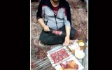 فیلم شهرام جزایری از زندان در حال سیخ کردن کباب !
